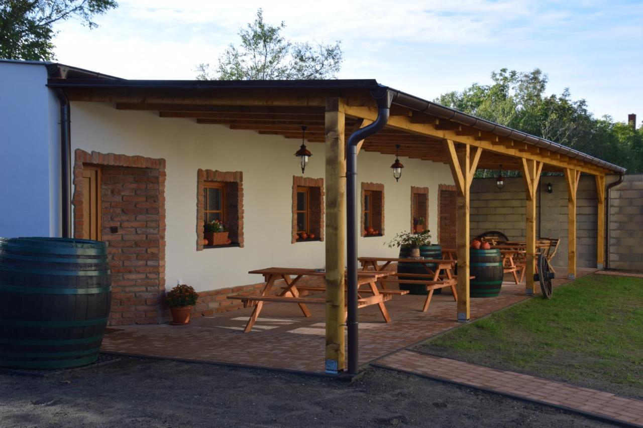 Comenius Moravus Vinarsky Dvur Mikulov Zewnętrze zdjęcie
