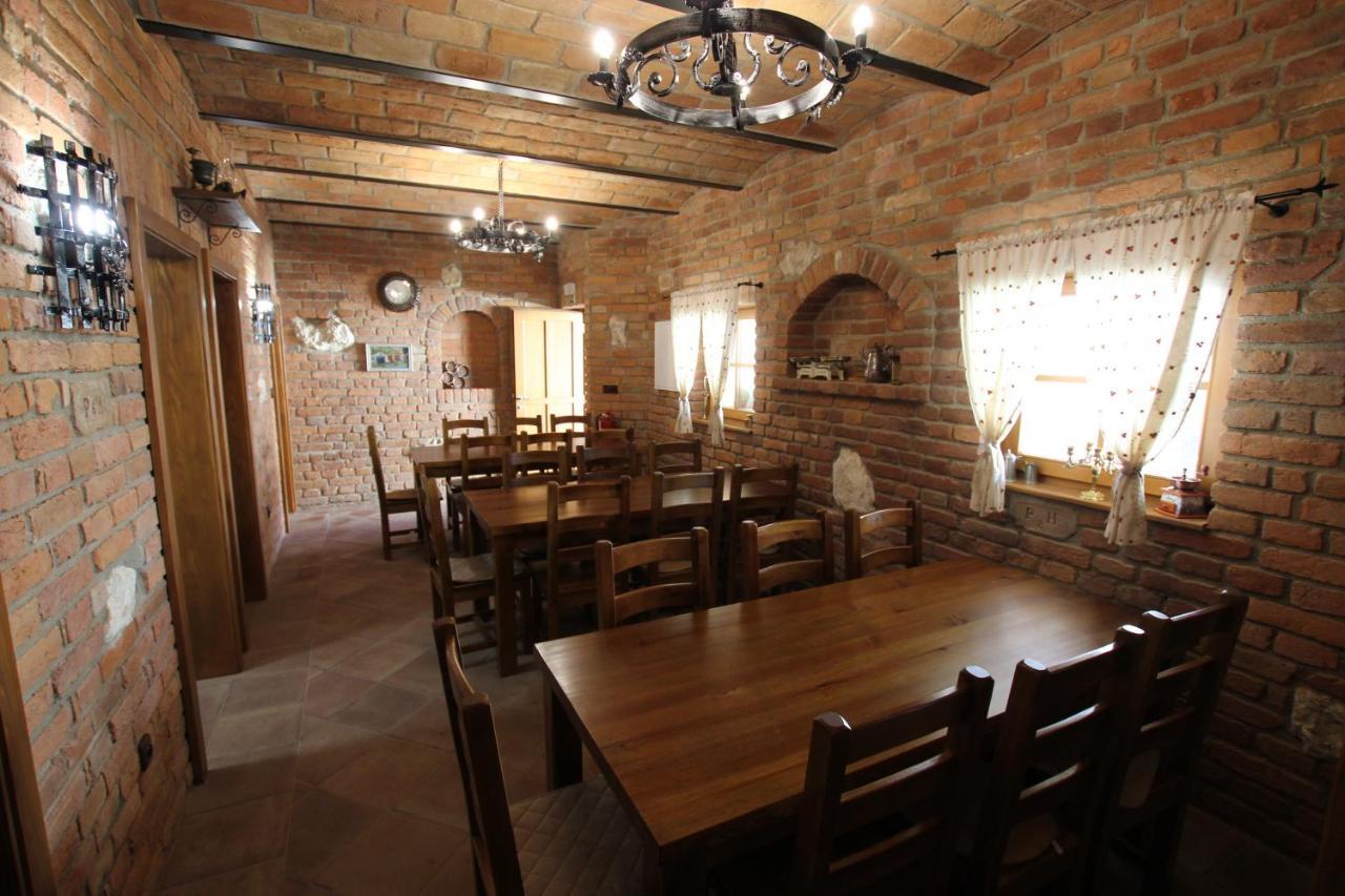 Comenius Moravus Vinarsky Dvur Mikulov Zewnętrze zdjęcie
